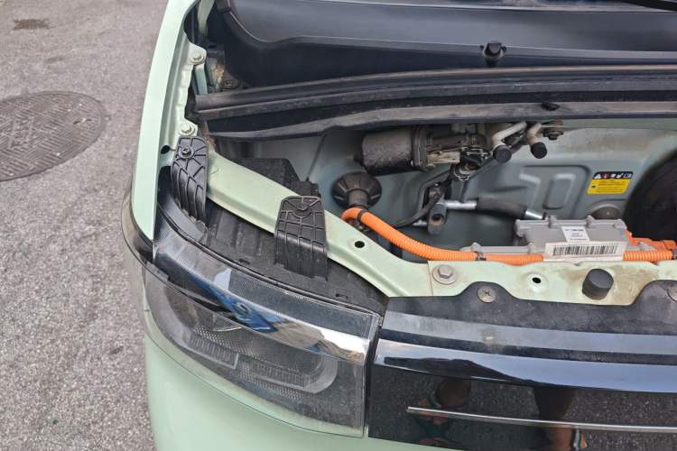 Used Wuling Hongguang MINIEV 2022 Macaron Premium Model – Lithium Iron Phosphate Engine Bay Right