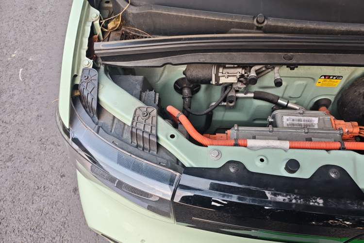 Used Wuling Hongguang MINIEV 2022 Macaron Premium Model – Lithium Ternary Battery Engine Bay Right