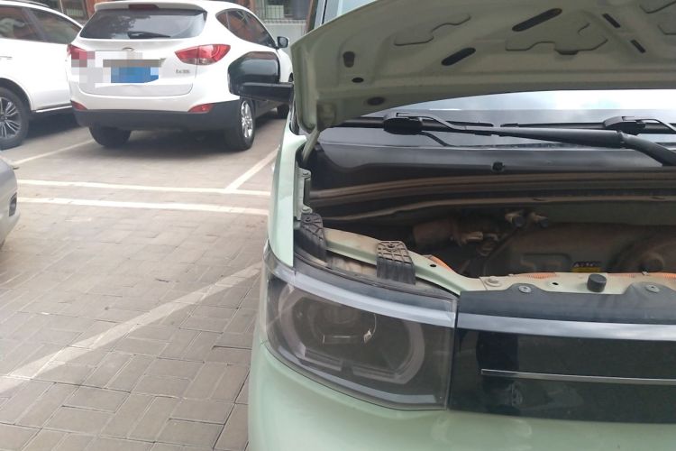 Used Wuling Hongguang MINIEV 2022 Macaron Premium Model – Lithium Ternary Battery Engine Bay Right