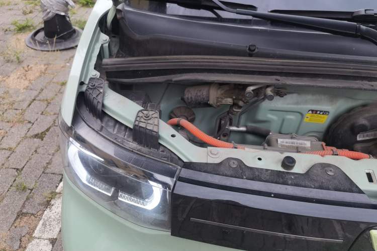 Used Wuling Hongguang MINIEV 2022 Macaron Premium Model – Lithium Iron Phosphate Engine Bay Right