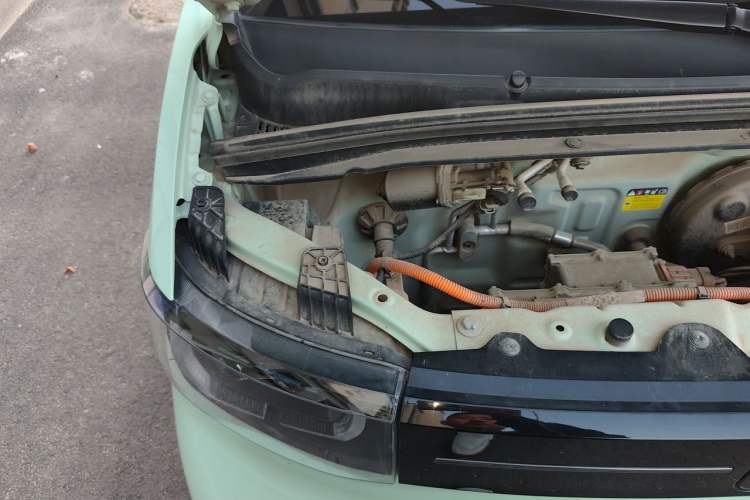 Used Wuling Hongguang MINIEV 2022 Macaron Premium Model – Lithium Iron Phosphate Engine Bay Right