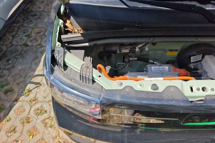 Used Wuling Hongguang MINIEV 2022 Macaron Premium Model – Lithium Iron Phosphate Engine Bay Right