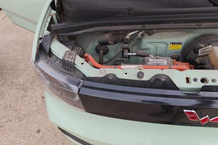 Used Wuling Hongguang MINIEV 2022 Macaron Premium Model – Lithium Ternary Battery Engine Bay Right