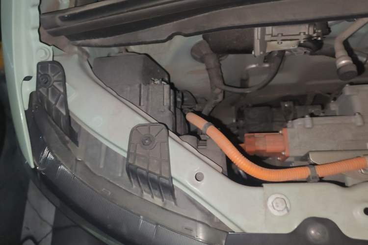 Used Wuling Hongguang MINIEV 2022 Macaron Premium Model – Lithium Iron Phosphate Engine Bay Right