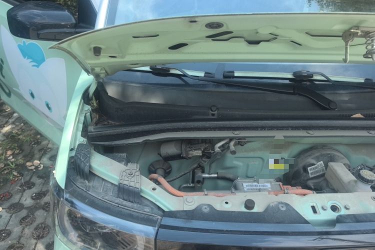 Used Wuling Hongguang MINIEV 2022 Macaron Premium Model – Lithium Ternary Battery Engine Bay Right