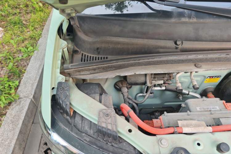 Used Wuling Hongguang MINIEV 2022 Macaron Fashion Model Lithium Iron Phosphate Engine Bay Right