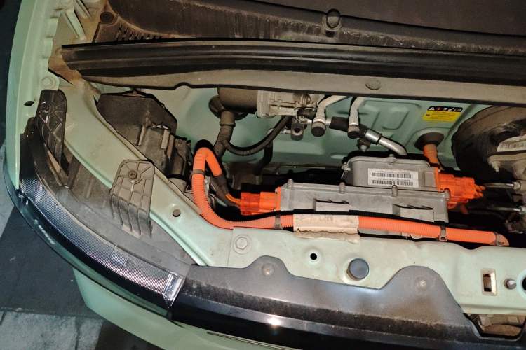 Used Wuling Hongguang MINIEV 2022 Macaron Fashion Model Lithium Iron Phosphate Engine Bay Right