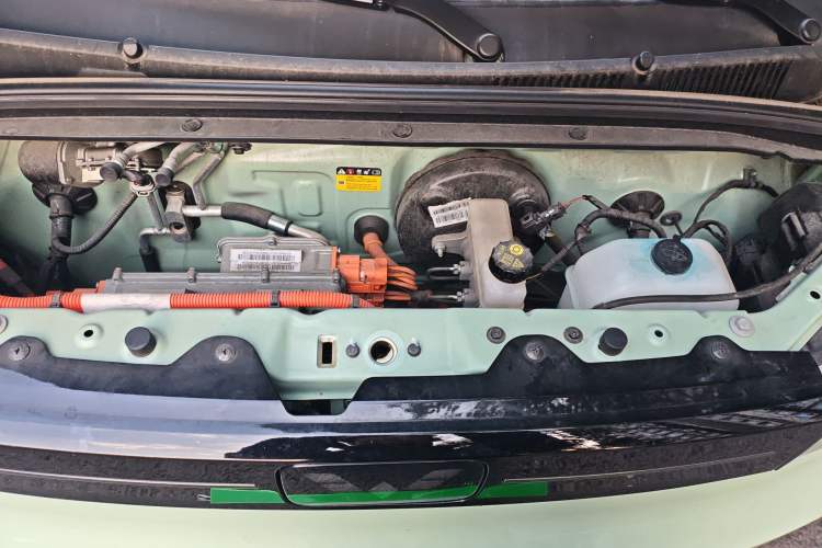Used Wuling Hongguang MINIEV 2022 Macaron Premium Model – Lithium Ternary Battery Engine Bay