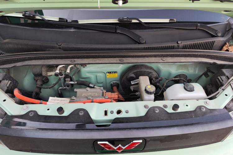 Used Wuling Hongguang MINIEV 2022 Macaron Fashion Model Lithium Iron Phosphate Engine Bay