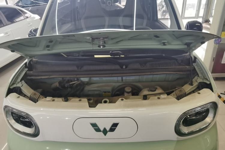Used Wuling Hongguang MINIEV 2022 Macaron Fashion Model Lithium Iron Phosphate Engine Bay