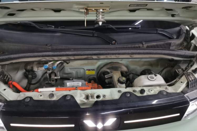 Used Wuling Hongguang MINIEV 2022 Macaron Fashion Model Lithium Iron Phosphate Engine Bay