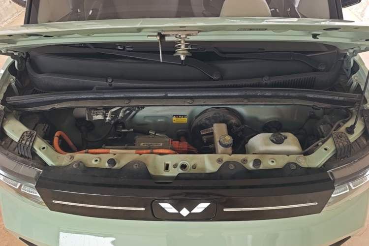 Used Wuling Hongguang MINIEV 2022 Macaron Fashion Model Lithium Iron Phosphate Engine Bay