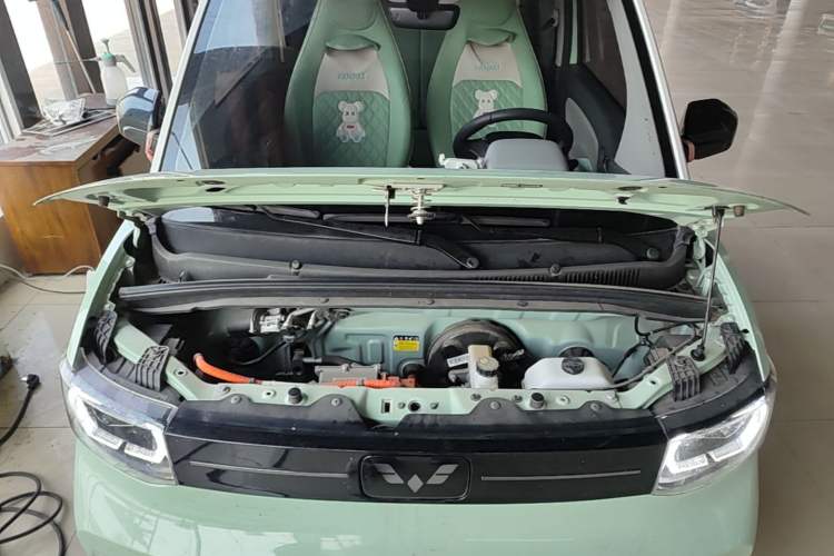 Used Wuling Hongguang MINIEV 2022 Macaron Fashion Model Lithium Iron Phosphate Engine Bay