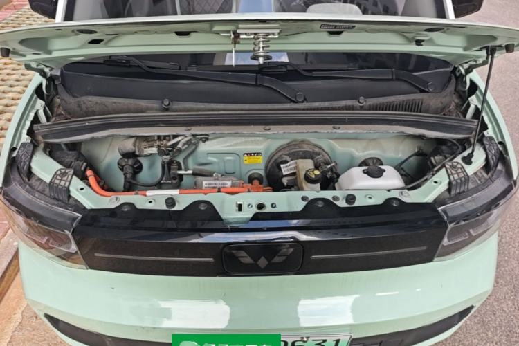 Used Wuling Hongguang MINIEV 2022 Macaron Fashion Model Lithium Iron Phosphate Engine Bay