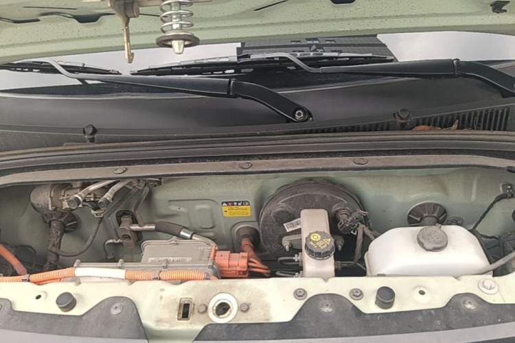Used Wuling Hongguang MINIEV 2022 Macaron Premium Model – Lithium Ternary Battery Engine Bay