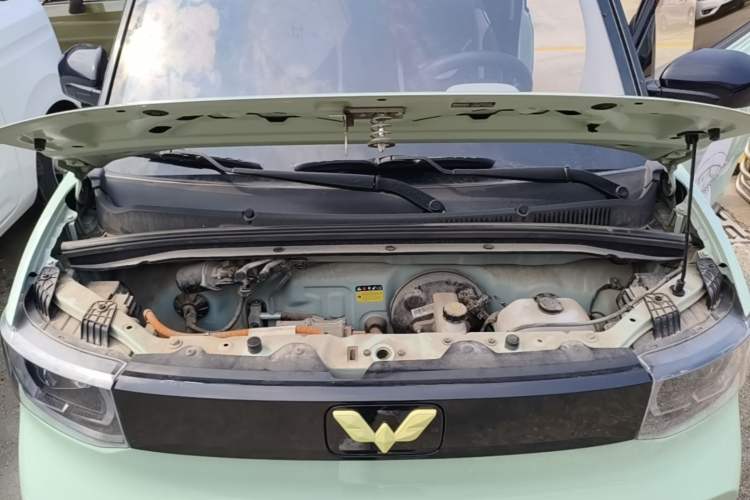Used Wuling Hongguang MINIEV 2022 Macaron Fashion Model Lithium Iron Phosphate Engine Bay