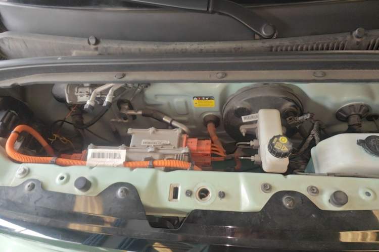 Used Wuling Hongguang MINIEV 2022 Macaron Fashion Model Lithium Iron Phosphate Engine Bay