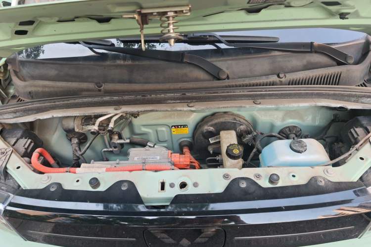 Used Wuling Hongguang MINIEV 2022 Macaron Fashion Model Lithium Iron Phosphate Engine Bay