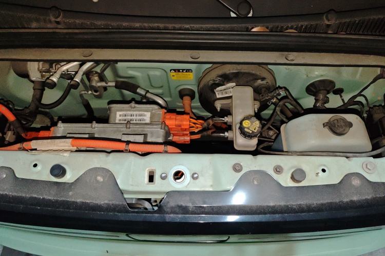 Used Wuling Hongguang MINIEV 2022 Macaron Fashion Model Lithium Iron Phosphate Engine Bay