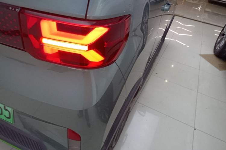Used Wuling Hongguang MINIEV 2022 GAMEBOY 300km Enthusiast Model with Lithium Iron Phosphate Exterior 3
