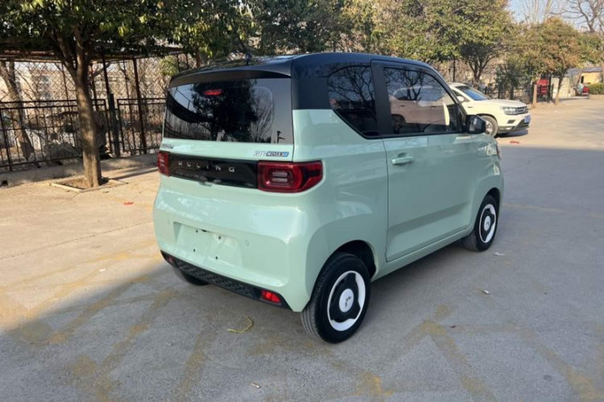 Used Wuling Hongguang MINIEV 2022 Macaron Premium Model – Lithium Ternary Battery Exterior 4