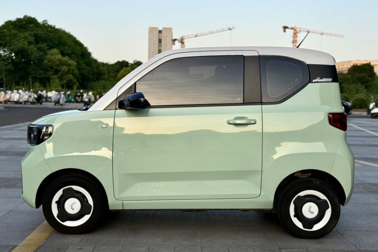 Used Wuling Hongguang MINIEV 2022 Macaron Premium Model – Lithium Iron Phosphate Exterior 4
