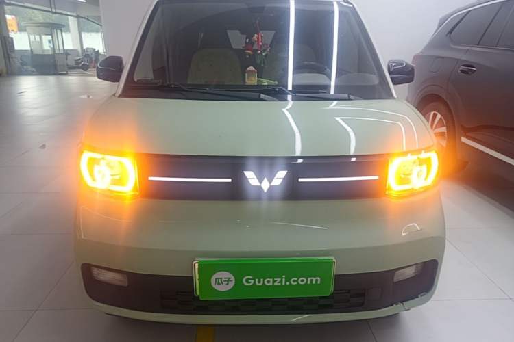 Used Wuling Hongguang MINIEV 2022 Macaron Fashion Model Lithium Iron Phosphate Front