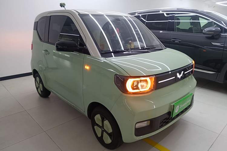 Used Wuling Hongguang MINIEV 2022 Macaron Fashion Model Lithium Iron Phosphate Front Right 45 Deg