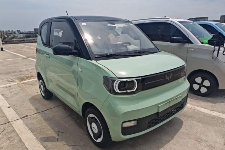 Used Wuling Hongguang MINIEV 2022 Macaron Fashion Model Lithium Iron Phosphate Front Right 45 Deg