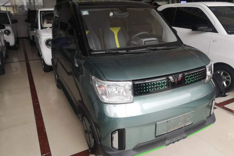 Used Wuling Hongguang MINIEV 2022 GAMEBOY 300km Play Edition Lithium Iron Phosphate Front Right 45 Deg