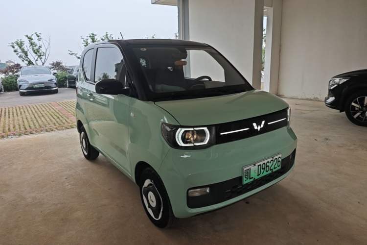 Used Wuling Hongguang MINIEV 2022 Macaron Fashion Model Lithium Iron Phosphate Front Right 45 Deg