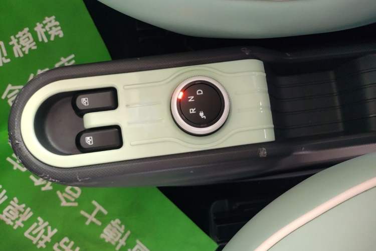 Used Wuling Hongguang MINIEV 2022 Macaron Premium Model – Lithium Iron Phosphate Gear Lever
