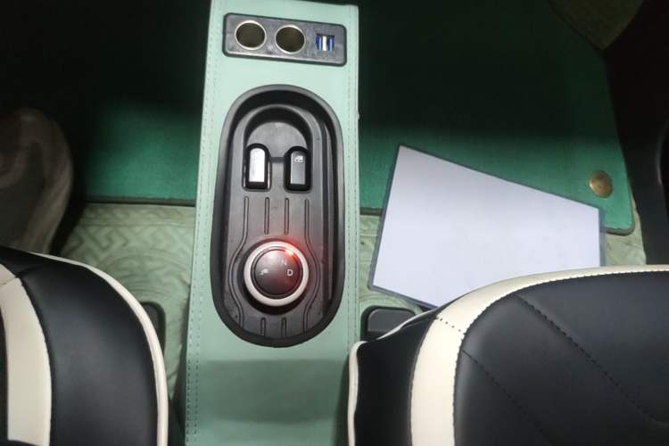 Used Wuling Hongguang MINIEV 2022 Macaron Fashion Model Lithium Iron Phosphate Gear Lever