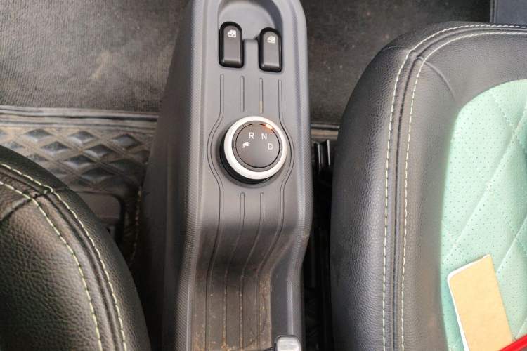 Used Wuling Hongguang MINIEV 2022 Macaron Premium Model – Lithium Iron Phosphate Gear Lever