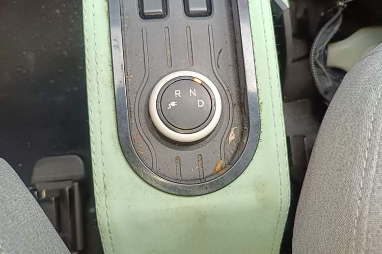 Used Wuling Hongguang MINIEV 2022 Macaron Fashion Model Lithium Iron Phosphate Gear Lever