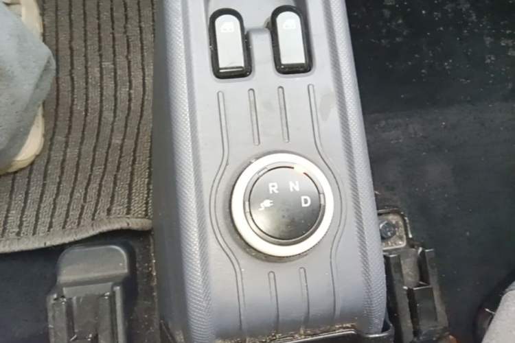 Used Wuling Hongguang MINIEV 2022 Macaron Premium Model – Lithium Iron Phosphate Gear Lever