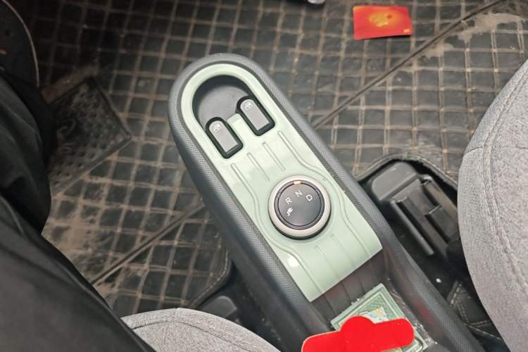 Used Wuling Hongguang MINIEV 2022 Macaron Premium Model – Lithium Ternary Battery Gear Lever