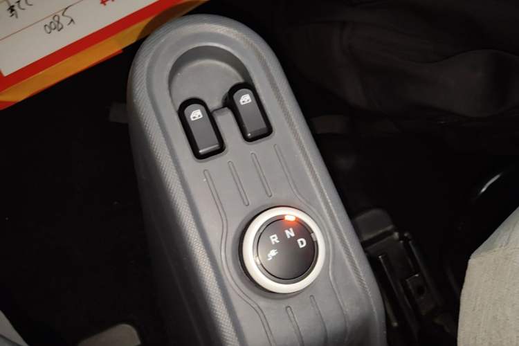 Used Wuling Hongguang MINIEV 2022 Macaron Premium Model – Lithium Iron Phosphate Gear Lever