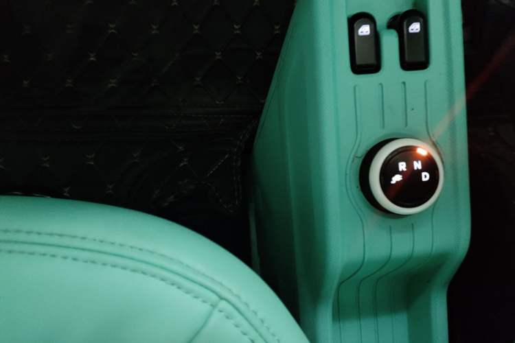 Used Wuling Hongguang MINIEV 2022 Macaron Premium Model – Lithium Iron Phosphate Gear Lever