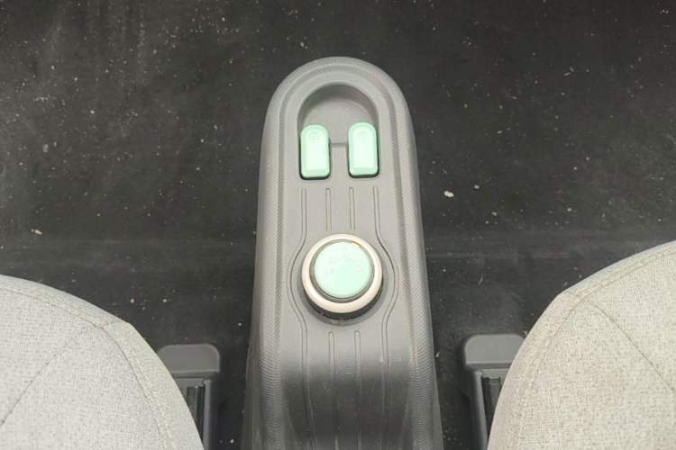 Used Wuling Hongguang MINIEV 2022 Macaron Premium Model – Lithium Iron Phosphate Gear Lever