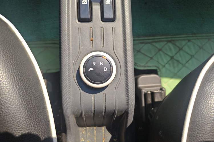 Used Wuling Hongguang MINIEV 2022 Macaron Premium Model – Lithium Iron Phosphate Gear Lever