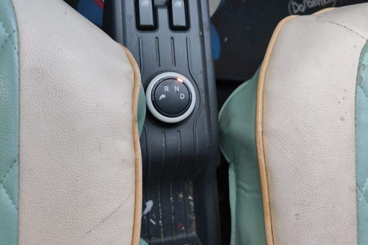 Used Wuling Hongguang MINIEV 2022 Macaron Premium Model – Lithium Iron Phosphate Gear Lever