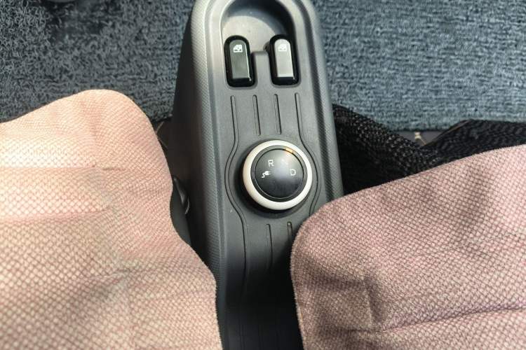 Used Wuling Hongguang MINIEV 2022 Macaron Premium Model – Lithium Iron Phosphate Gear Lever