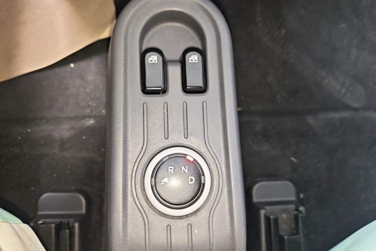 Used Wuling Hongguang MINIEV 2022 Macaron Premium Model – Lithium Iron Phosphate Gear Lever