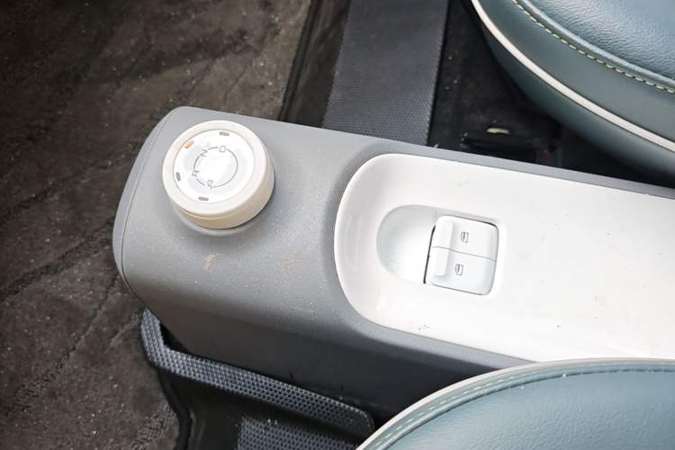 Used Wuling Hongguang MINIEV 2022 GAMEBOY 200km Gaming Edition with Lithium Iron Phosphate Gear Lever