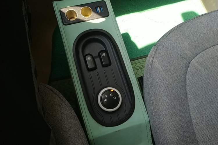Used Wuling Hongguang MINIEV 2022 Macaron Premium Model – Lithium Iron Phosphate Gear Lever