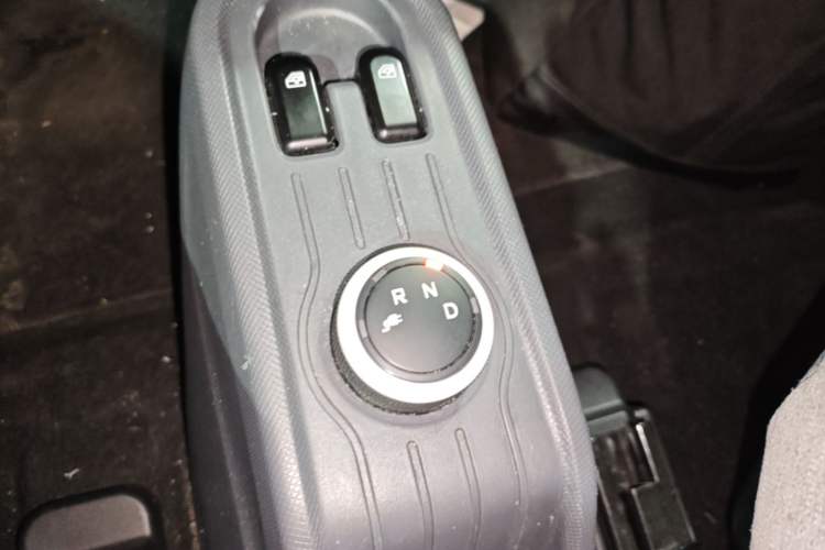 Used Wuling Hongguang MINIEV 2022 Macaron Premium Model – Lithium Iron Phosphate Gear Lever