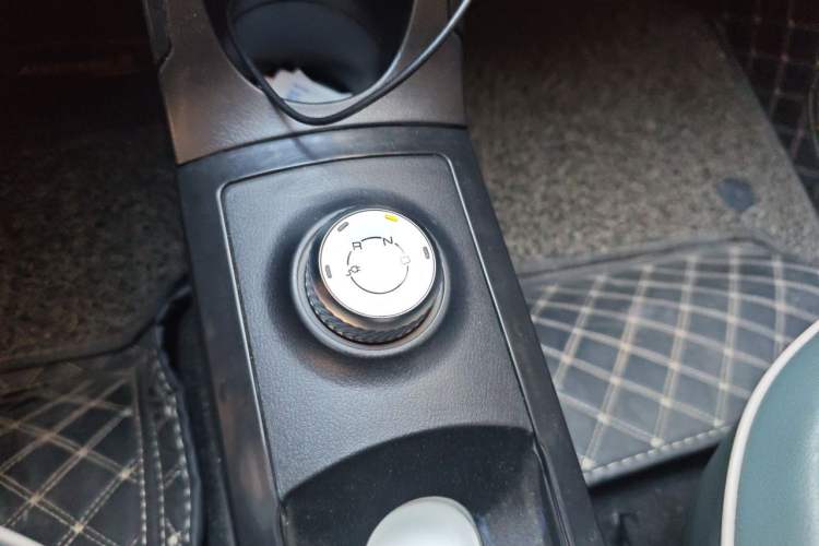 Used Wuling Hongguang MINIEV 2022 GAMEBOY 200km Gaming Edition with Lithium Iron Phosphate Gear Lever