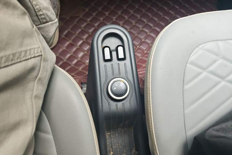 Used Wuling Hongguang MINIEV 2022 Macaron Premium Model – Lithium Iron Phosphate Gear Lever
