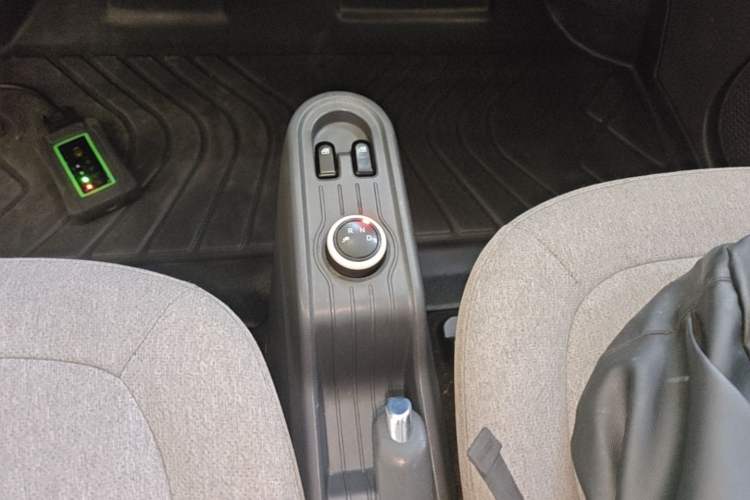 Used Wuling Hongguang MINIEV 2022 Macaron Premium Model – Lithium Iron Phosphate Gear Lever